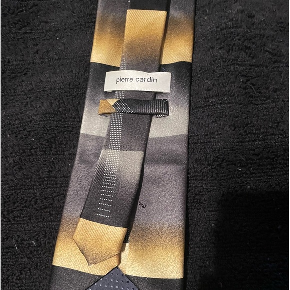 Men’s Pierre Cardin gold on black %100 silk tie - Picture 2 of 4